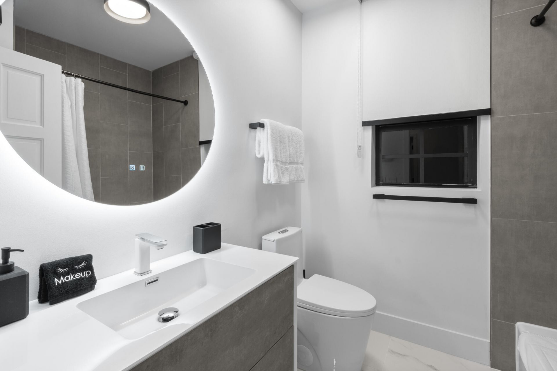 516 Royal Plaza Drive, Fort Lauderdale, FL 33301 Photo