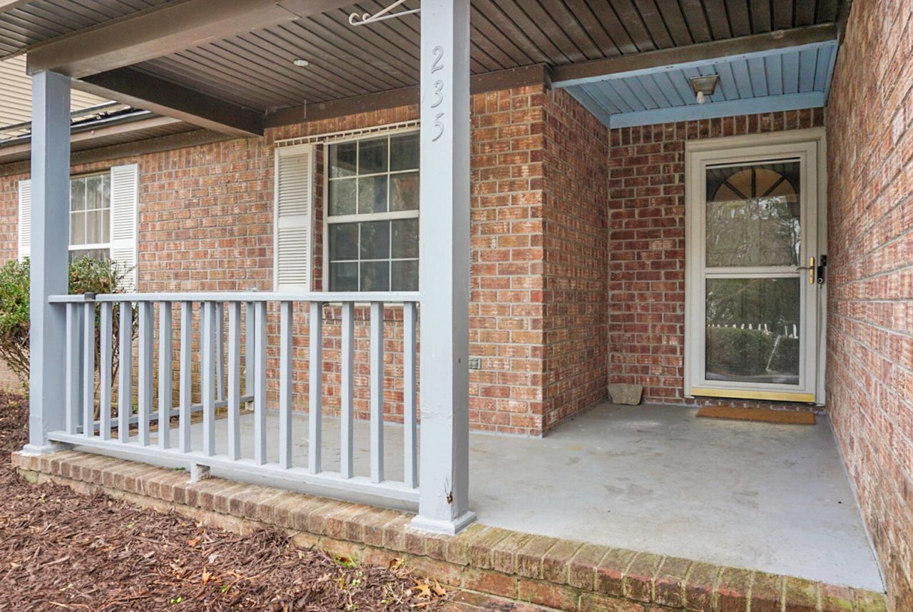 235 Knightsbridge Drive Photo 11