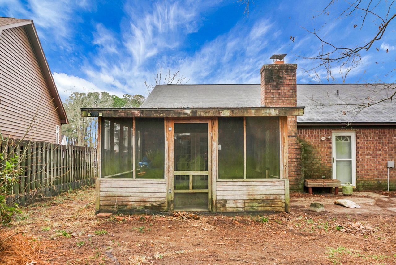 235 Knightsbridge Drive Photo 13