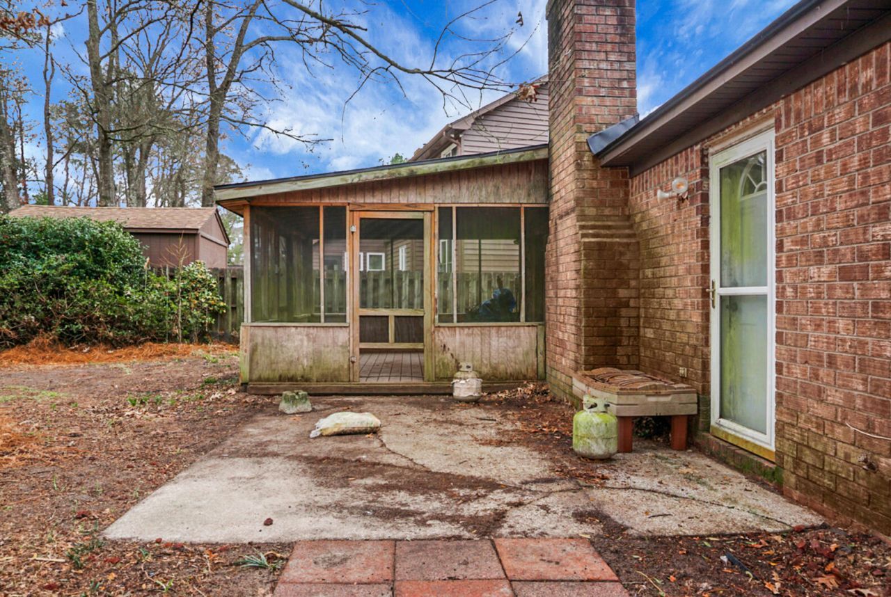 235 Knightsbridge Drive Photo 15