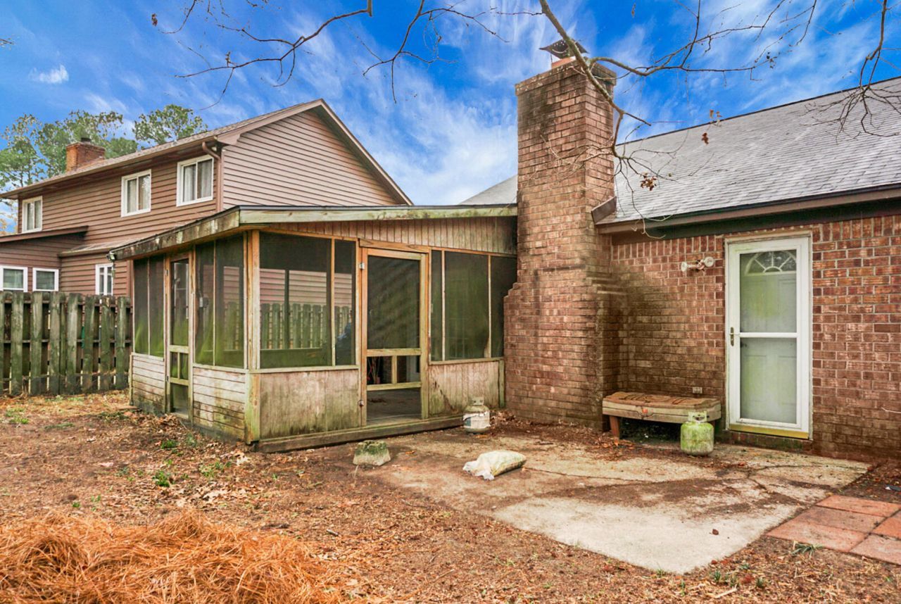 235 Knightsbridge Drive Photo 16