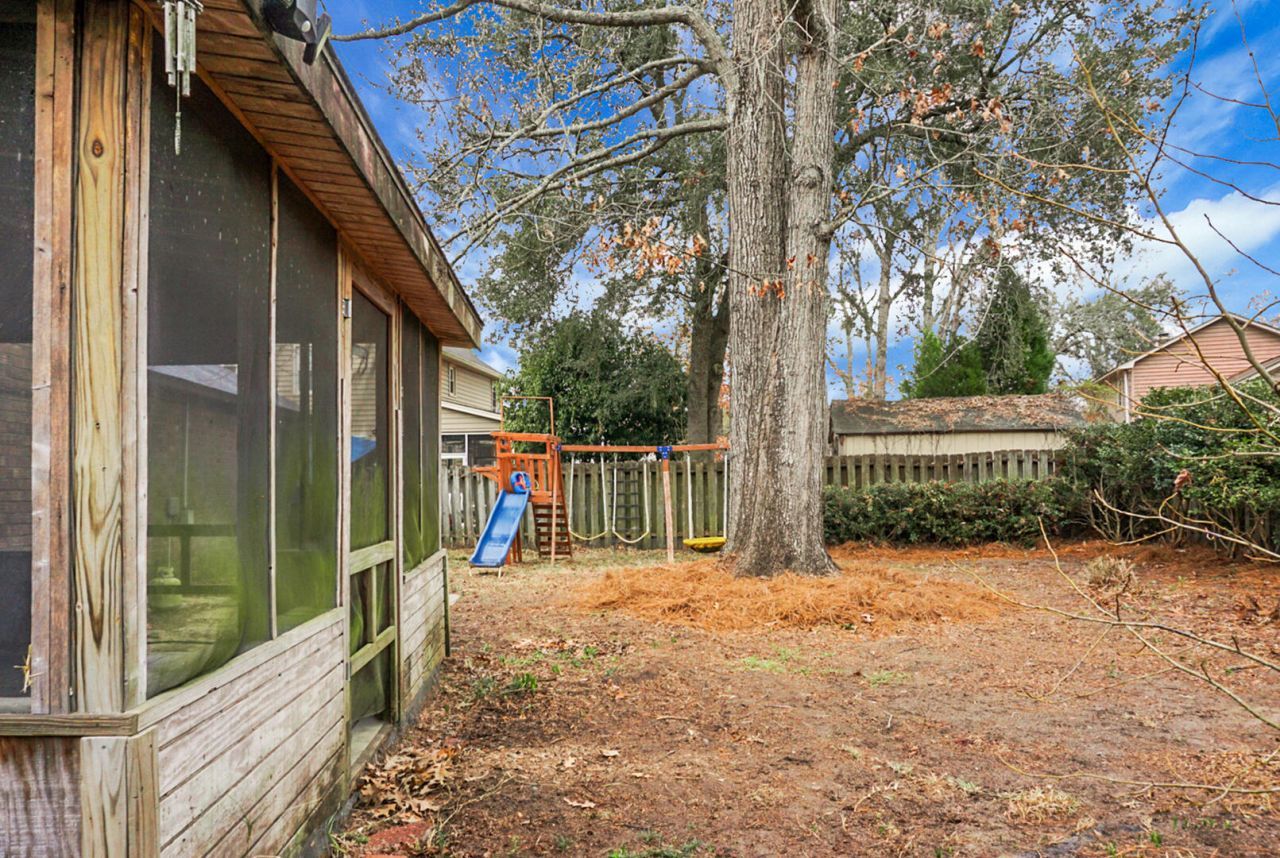 235 Knightsbridge Drive Photo 19