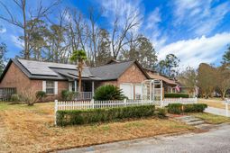 235 Knightsbridge Drive photo 4