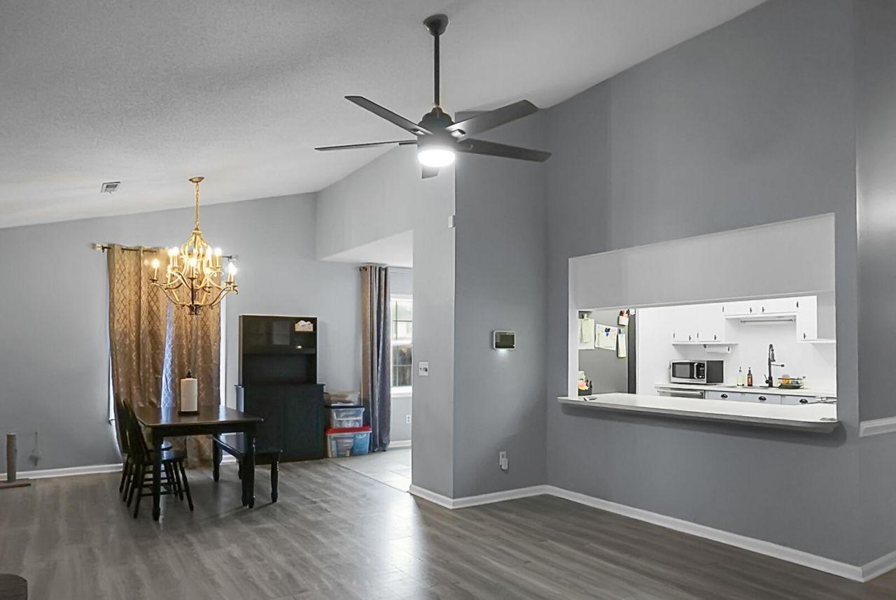 235 Knightsbridge Drive Photo 21