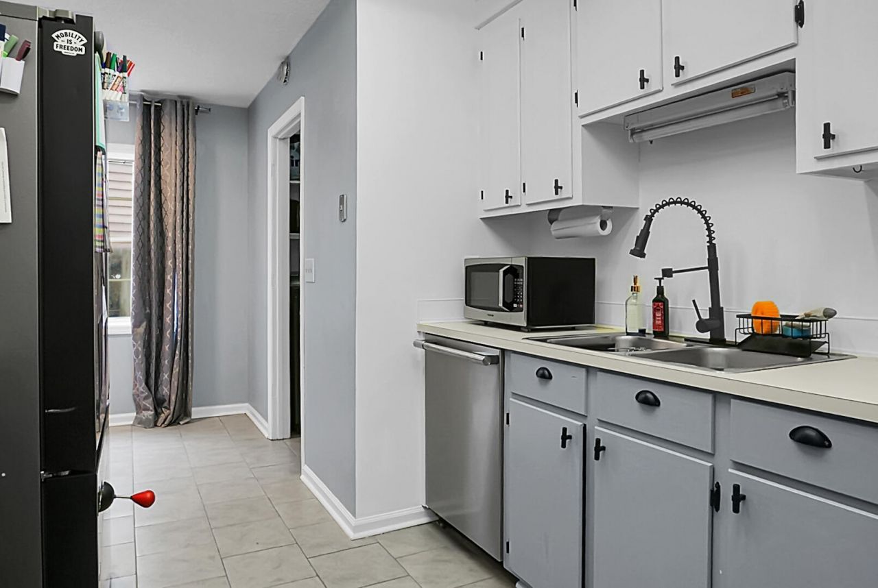 235 Knightsbridge Drive Photo 26