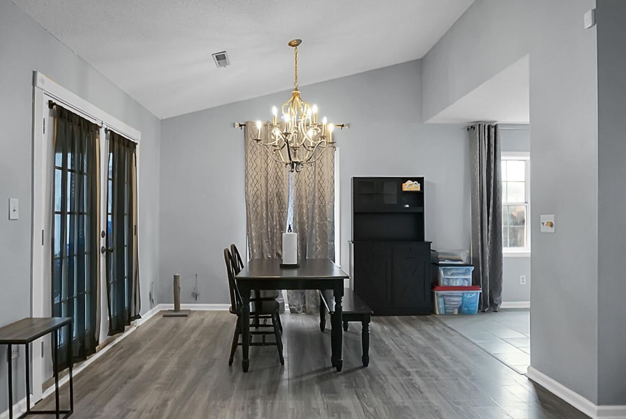 235 Knightsbridge Drive Photo 27