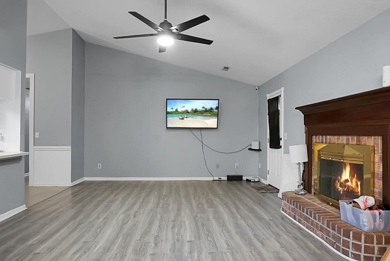 235 Knightsbridge Drive Photo 34