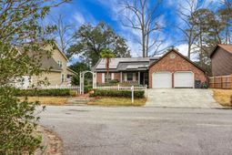 235 Knightsbridge Drive photo 4