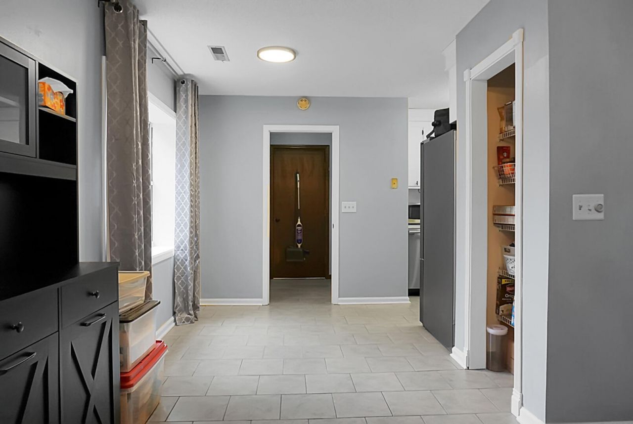 235 Knightsbridge Drive Photo 44