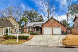 235 Knightsbridge Drive photo 4