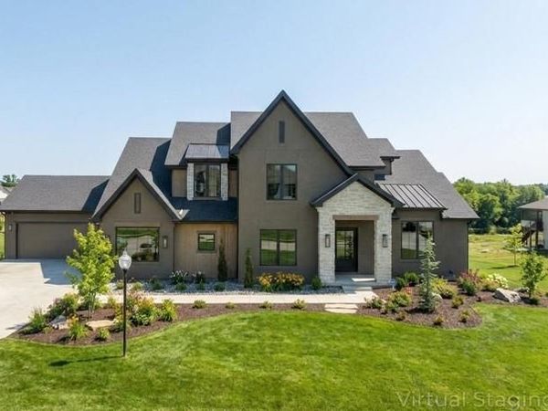 7445 NW Fawn Avenue, Parkville, MO 64152