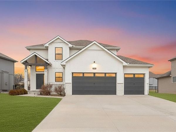 1225 Hillmann Lane, Warrensburg, MO 64093