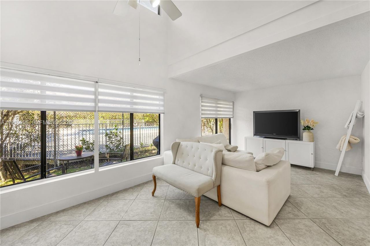 4299 N 76th Ave, Davie, FL 33024 Photo