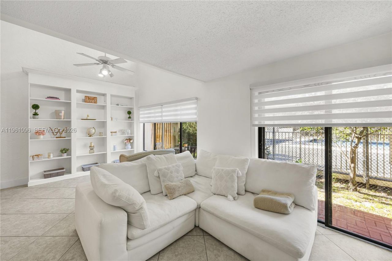 4299 N 76th Ave, Davie, FL 33024 Photo