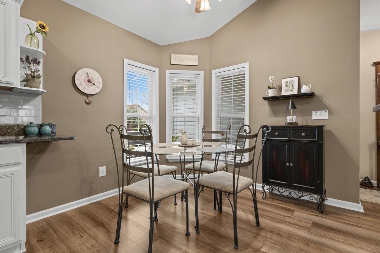 7274 Guinevere Circle Photo 11