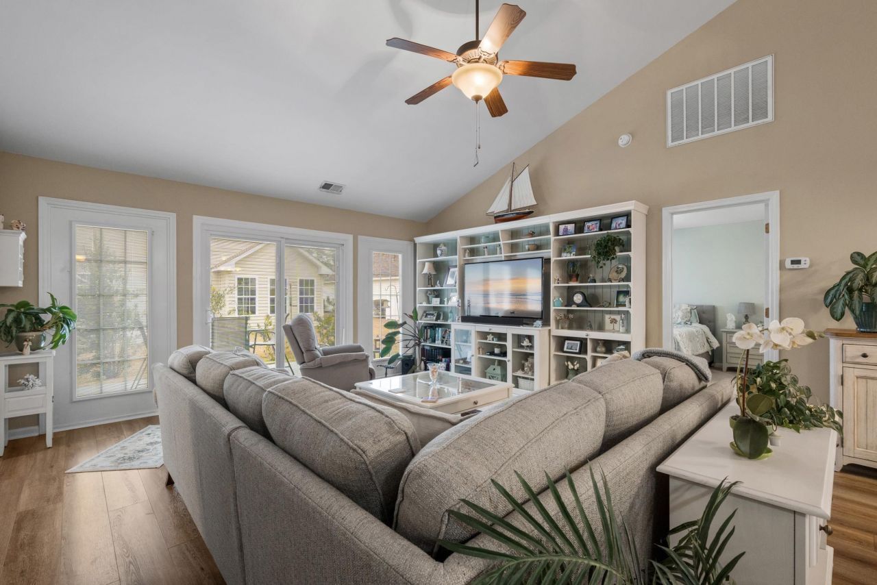 7274 Guinevere Circle Photo 13