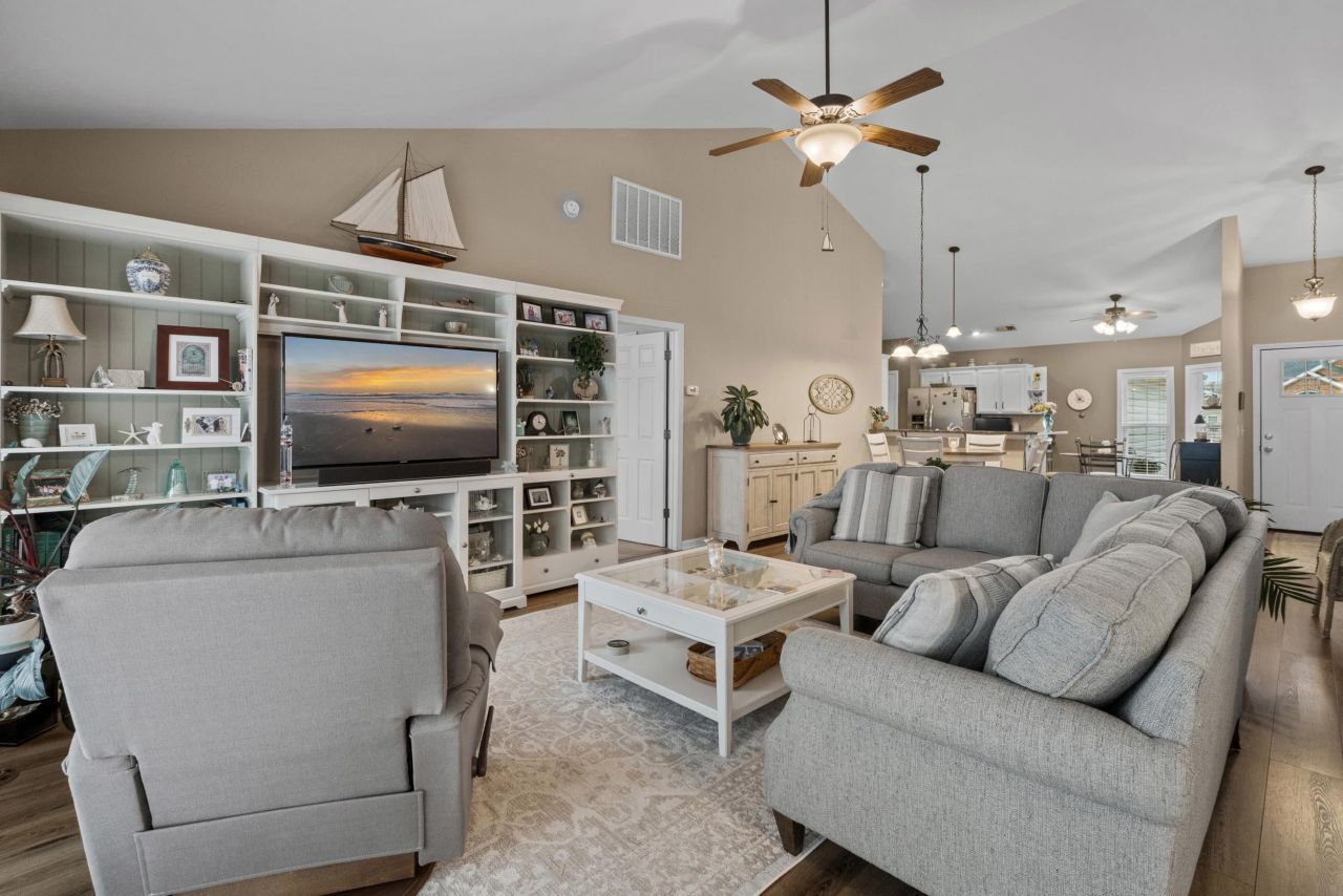 7274 Guinevere Circle Photo 14