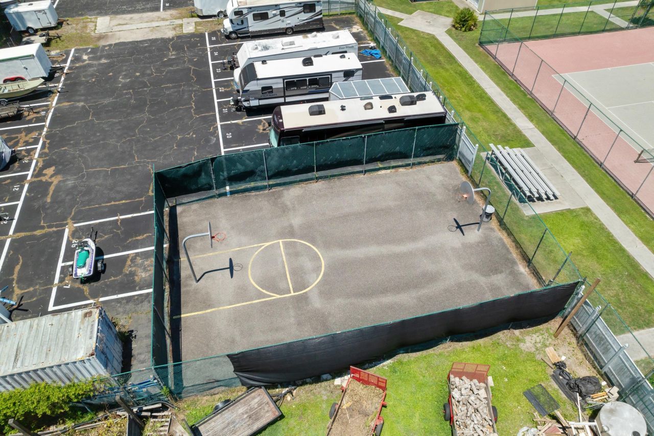 7274 Guinevere Circle Photo 36