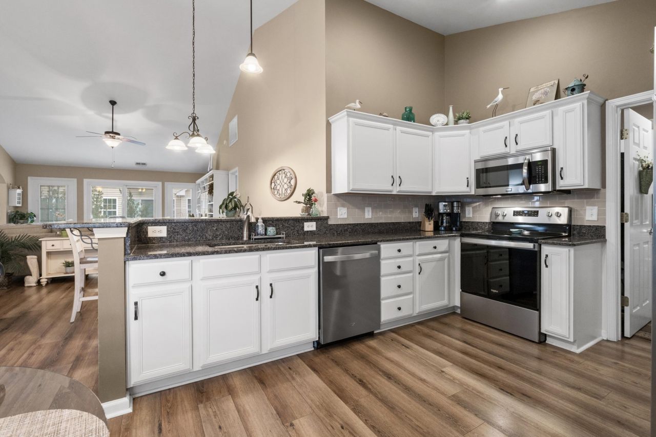 7274 Guinevere Circle Photo 7