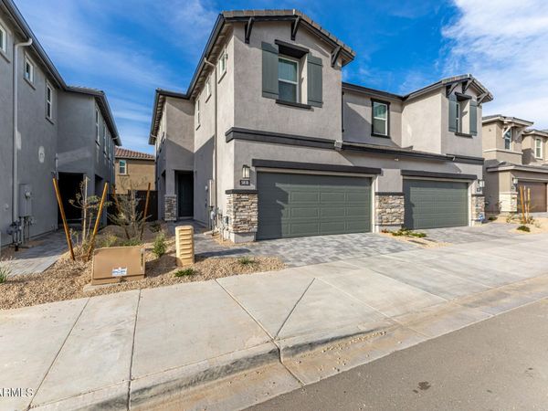 5818 E ZACHARY Drive, Phoenix, AZ 85054