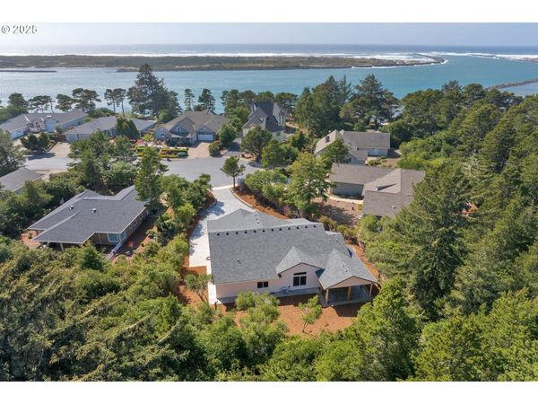 133 SHORELINE DR, Florence, OR 97439