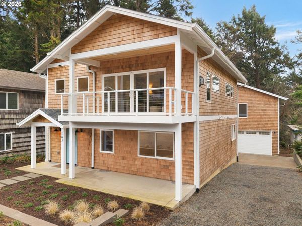 143 E TANANA AVE, Cannon Beach, OR 97110