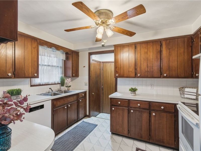 535 W Schultz Avenue, Dalton, OH 44618 Photo 4