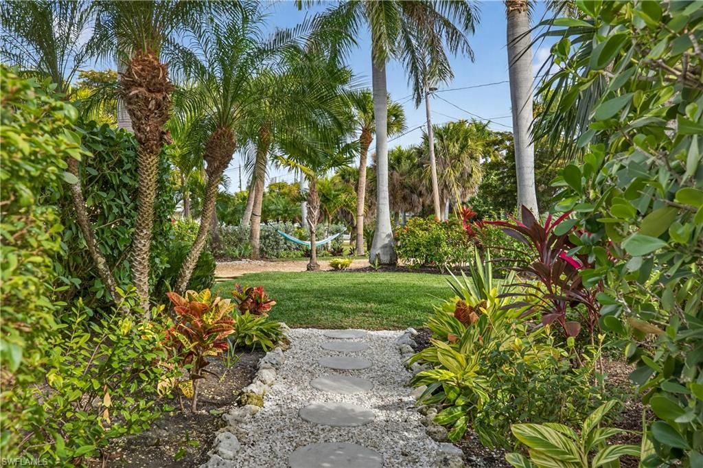 1103 Captains Walk St, Sanibel, FL 33957 Photo