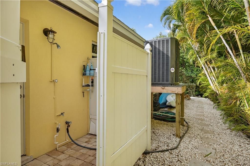 1103 Captains Walk St, Sanibel, FL 33957 Photo