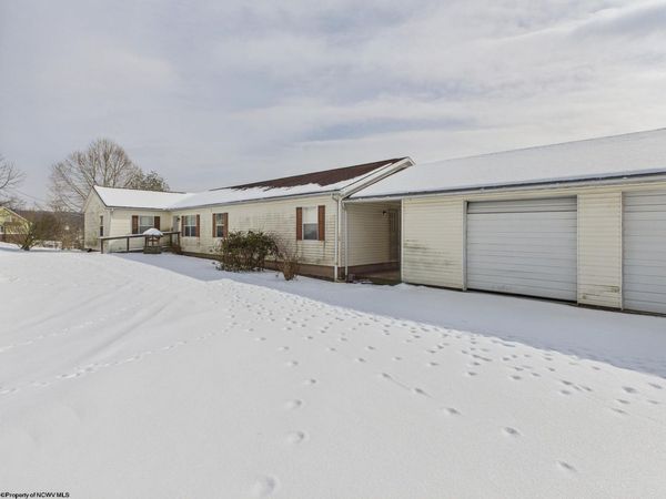 66 Hawks Nest Lane, Mount Clare, WV 26408