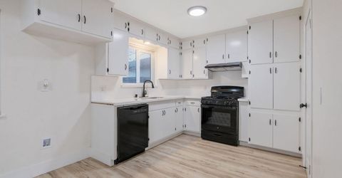 697 E Scott Ave, Fresno, CA 93710 Photo