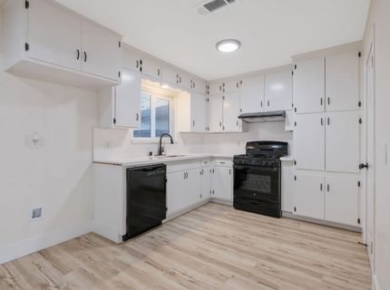 697 E Scott Ave, Fresno, CA 93710 Photo