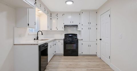 697 E Scott Ave, Fresno, CA 93710 Photo