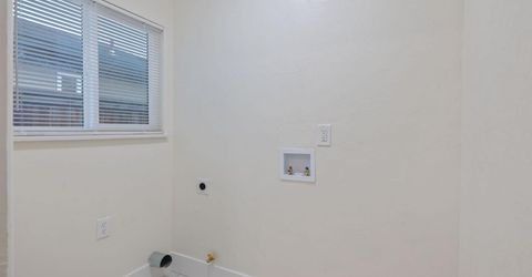 697 E Scott Ave, Fresno, CA 93710 Photo