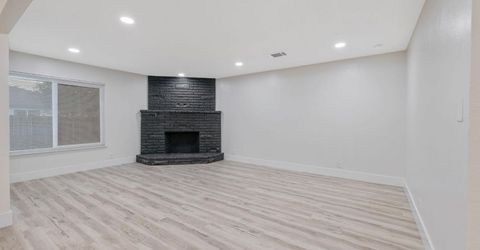 697 E Scott Ave, Fresno, CA 93710 Photo