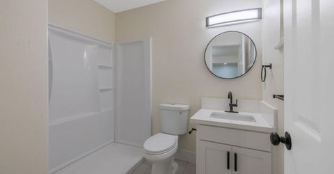 697 E Scott Ave, Fresno, CA 93710 Photo