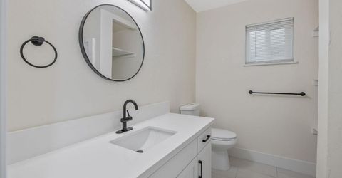 697 E Scott Ave, Fresno, CA 93710 Photo