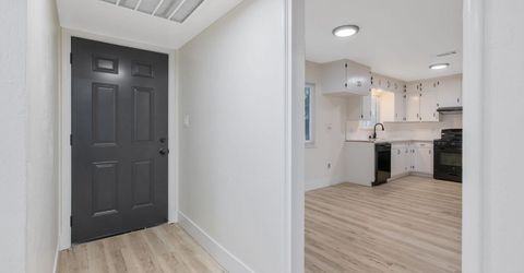 697 E Scott Ave, Fresno, CA 93710 Photo