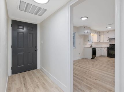 697 E Scott Ave, Fresno, CA 93710 Photo