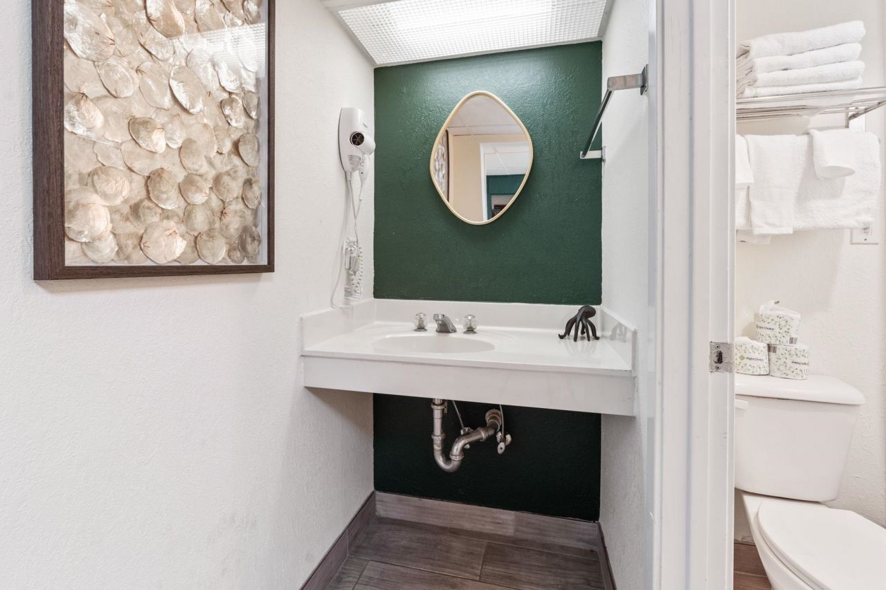 2300 N Ocean Blvd. Photo 25