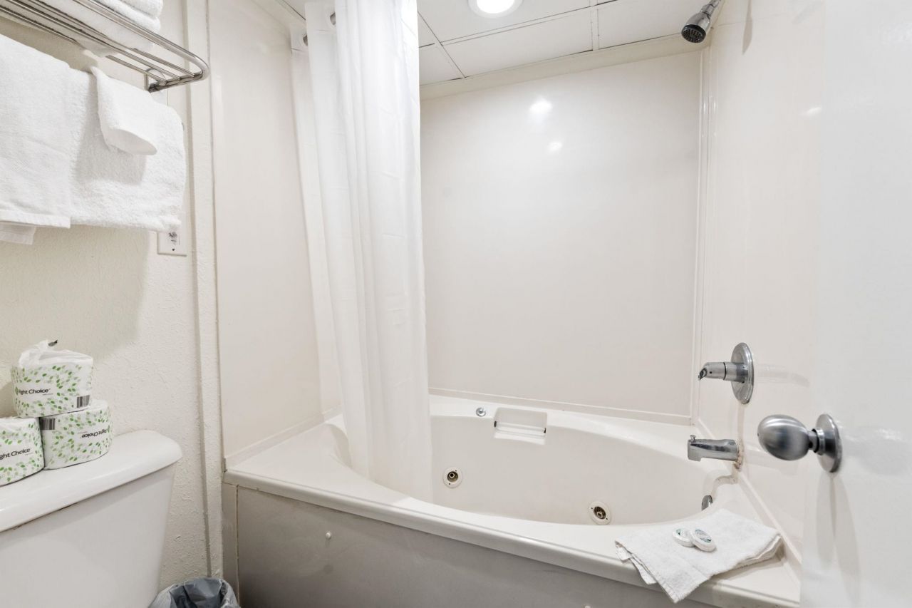 2300 N Ocean Blvd. Photo 26