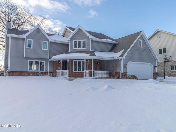 1308 Oaktree Court, Oregon, OH 43616