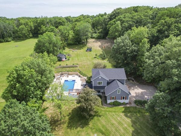 1432 Hickory Hollow Road NE, Solon, IA 52333