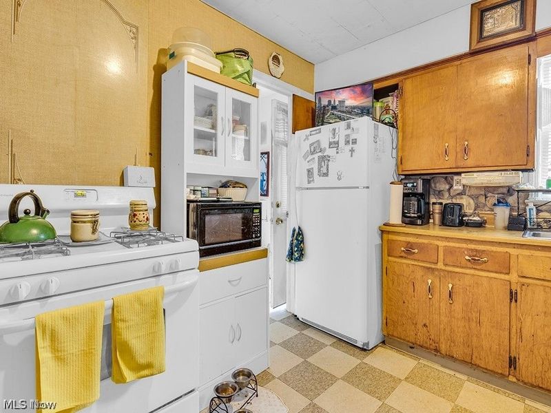 4216 E 162nd Street, Cleveland, OH 44128 Photo 18