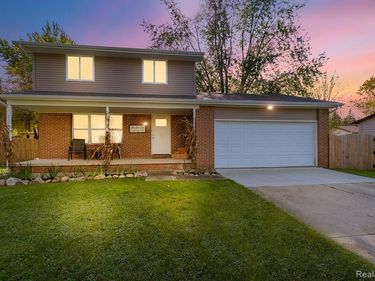 5423 Meadowcrest Drive, Flint Twp, MI 48532