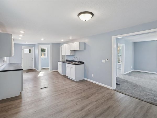 807 4th St, Victor, IA 52347