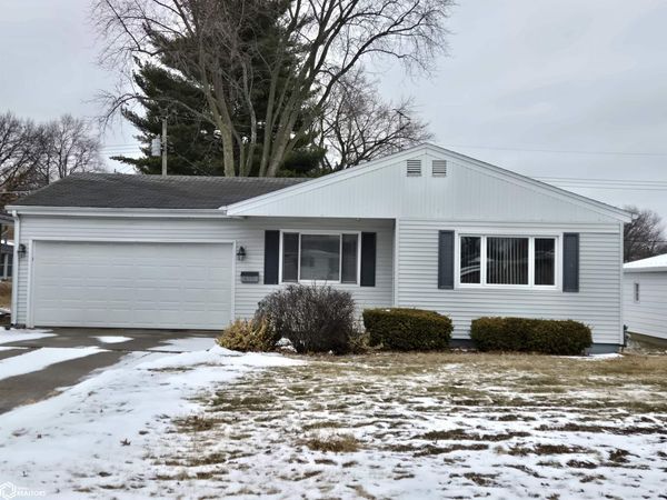 410 E Pennington Street, West Burlington, IA 52655