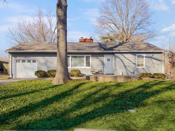 1104 NE Shady Lane Drive, Kansas City, MO 64118