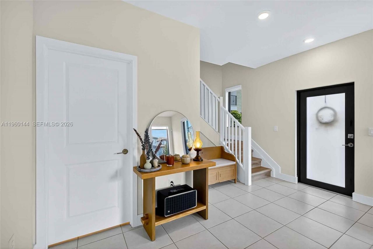 4426 NW 83rd Pkwy, Doral, FL 33166 Photo