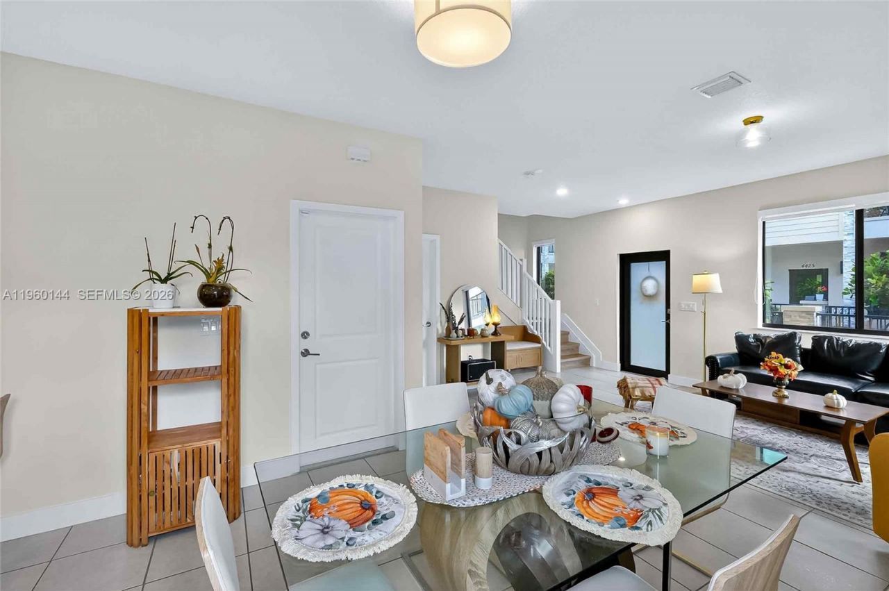 4426 NW 83rd Pkwy, Doral, FL 33166 Photo